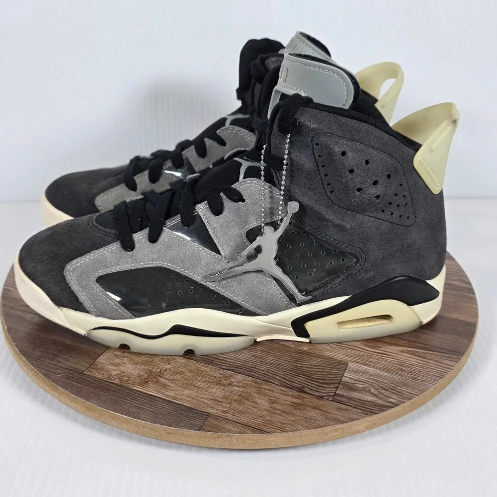 Air Jordan 6 Retro Tech Chrome Sneakers Womens 10.5 Grey Black Suede CK6635-001